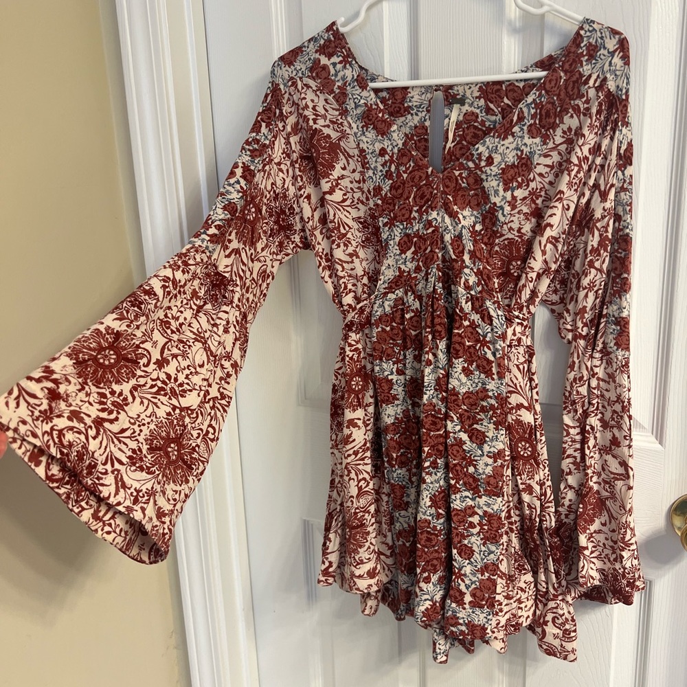 Free People floral bell sleeve tunic top XS burgundy cream blue